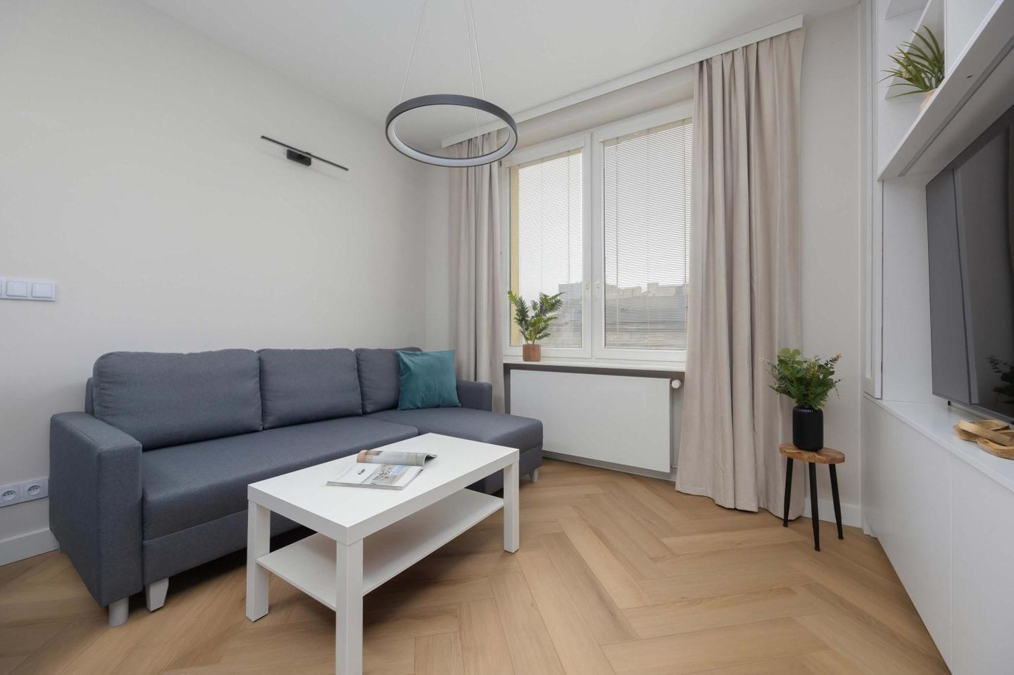 W Sercu Warszawy Biurko Do Pracy Zdalnej By Renters Apartment Warschau